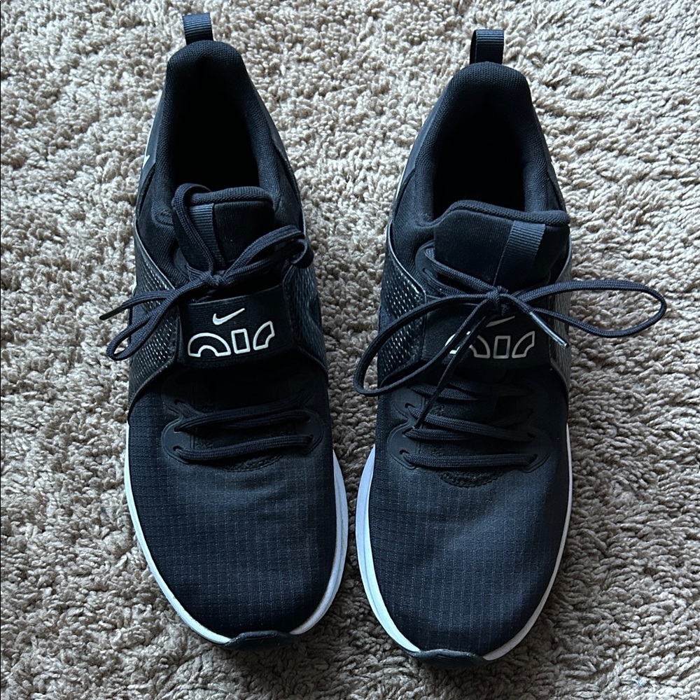 Nike Men's Black and White Athletic Shoes